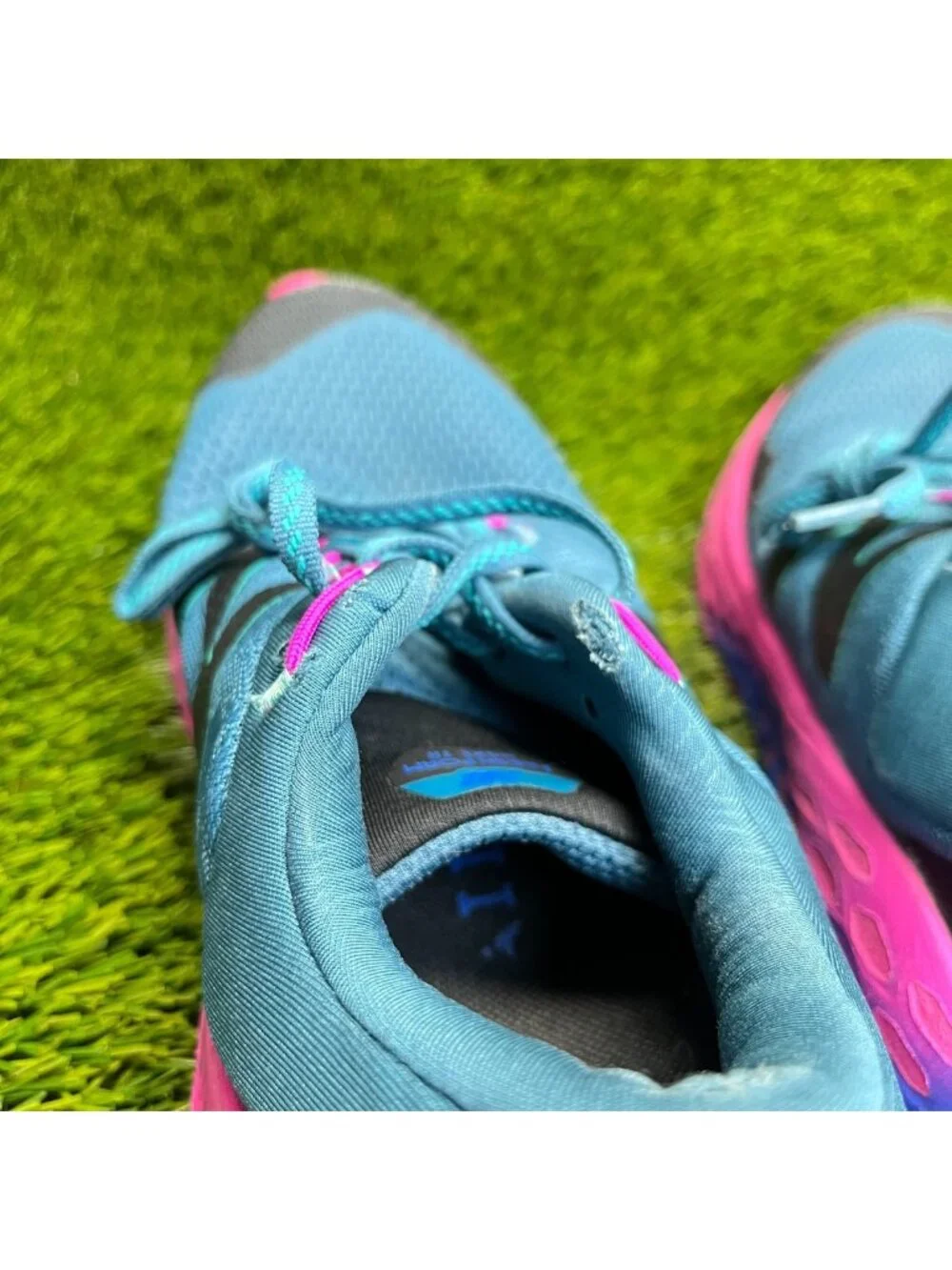 New Balance Fresh Foam V1 Womens Size 10 Blue Pink Trail Running Shoes Sneakers